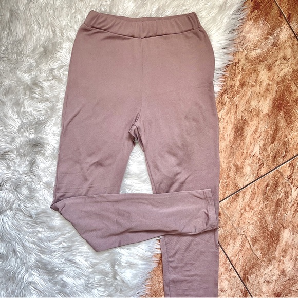 Coordinated set - Mauve 2 piece workout set - Picture 7 of 12